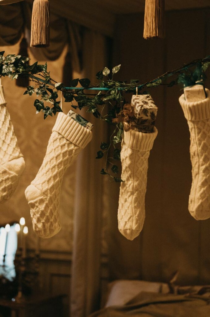 Woollen Christmas stockings, photo by Annie Spratt on Unsplash